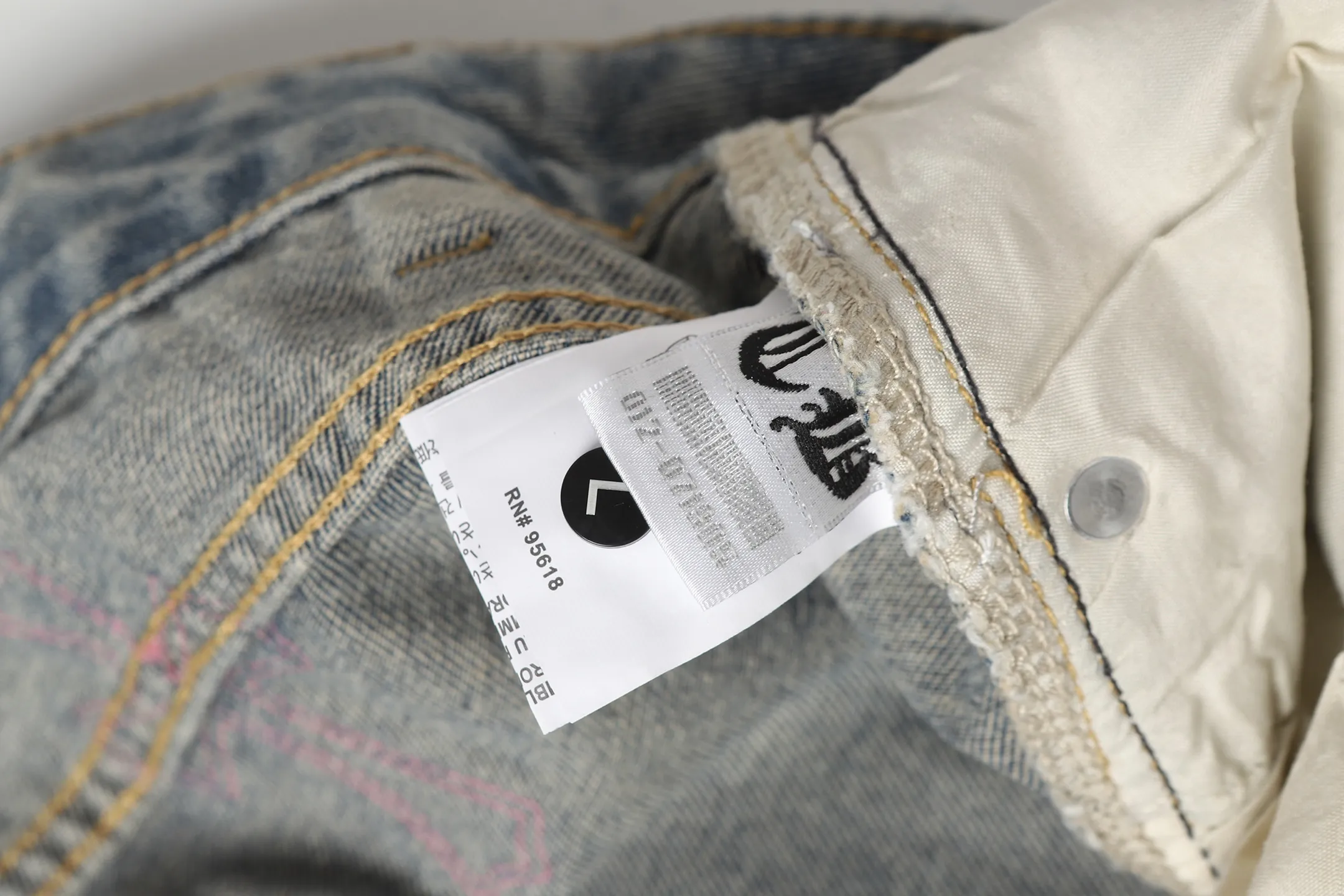 P260 Cross-border model, please do not place an order if you are pursuing quality - Chrome Hearts/Chrome Hearts Cross ✝️Pink embroidered washed jeans, trousers and casual pants - High weight, high density and high quality. The wool is soft, delicate and skin-friendly. It feels soft and silky. It has excellent warmth and skin-friendly properties. - Custom-woven and dyed, no color difference. No matter the fabric or workmanship details, it beats the ordinary version on the market. - Hardware zipper accessories are all customized, full of details - Color: washed blue -Size: 28 30 32 34 36